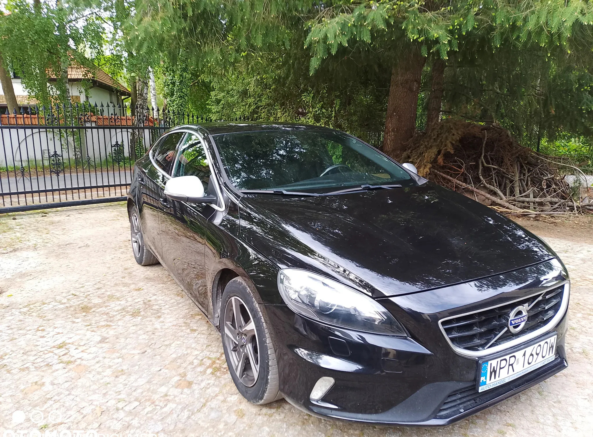 brwinów Volvo V40 cena 39900 przebieg: 225600, rok produkcji 2015 z Brwinów